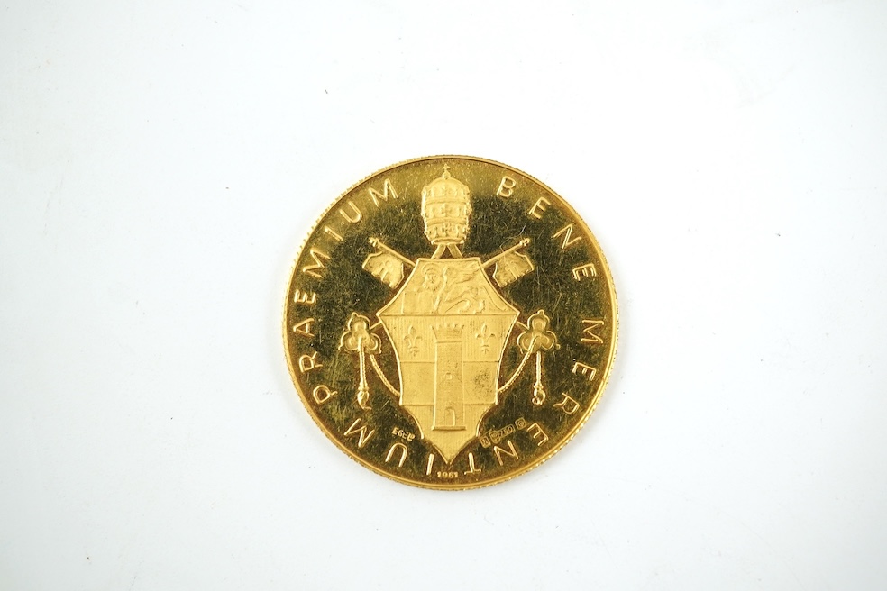 Papal Medals, Johannes XXIII 18ct gold commemorative medal, 14g.